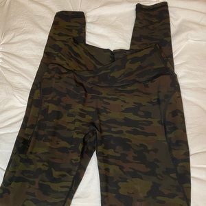 Alphalete camo leggings